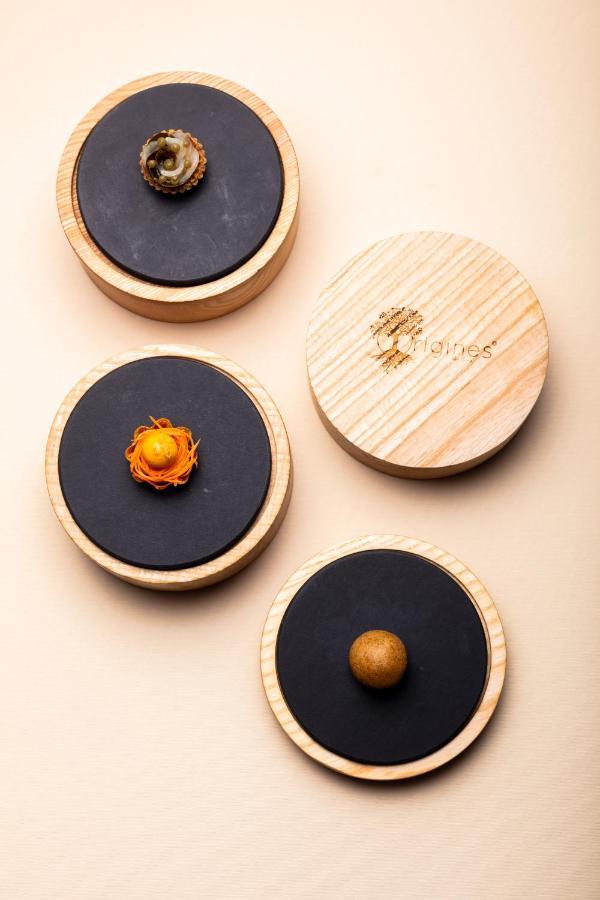 Hotel & Restaurant Origines Par Adrien Descouls - Teritoria Le Broc  エクステリア 写真