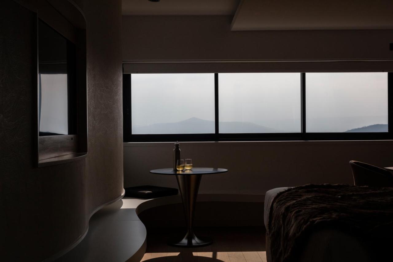 Hotel & Restaurant Origines Par Adrien Descouls - Teritoria Le Broc  エクステリア 写真
