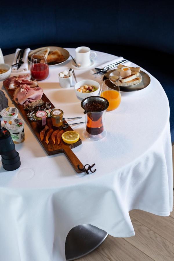 Hotel & Restaurant Origines Par Adrien Descouls - Teritoria Le Broc  エクステリア 写真
