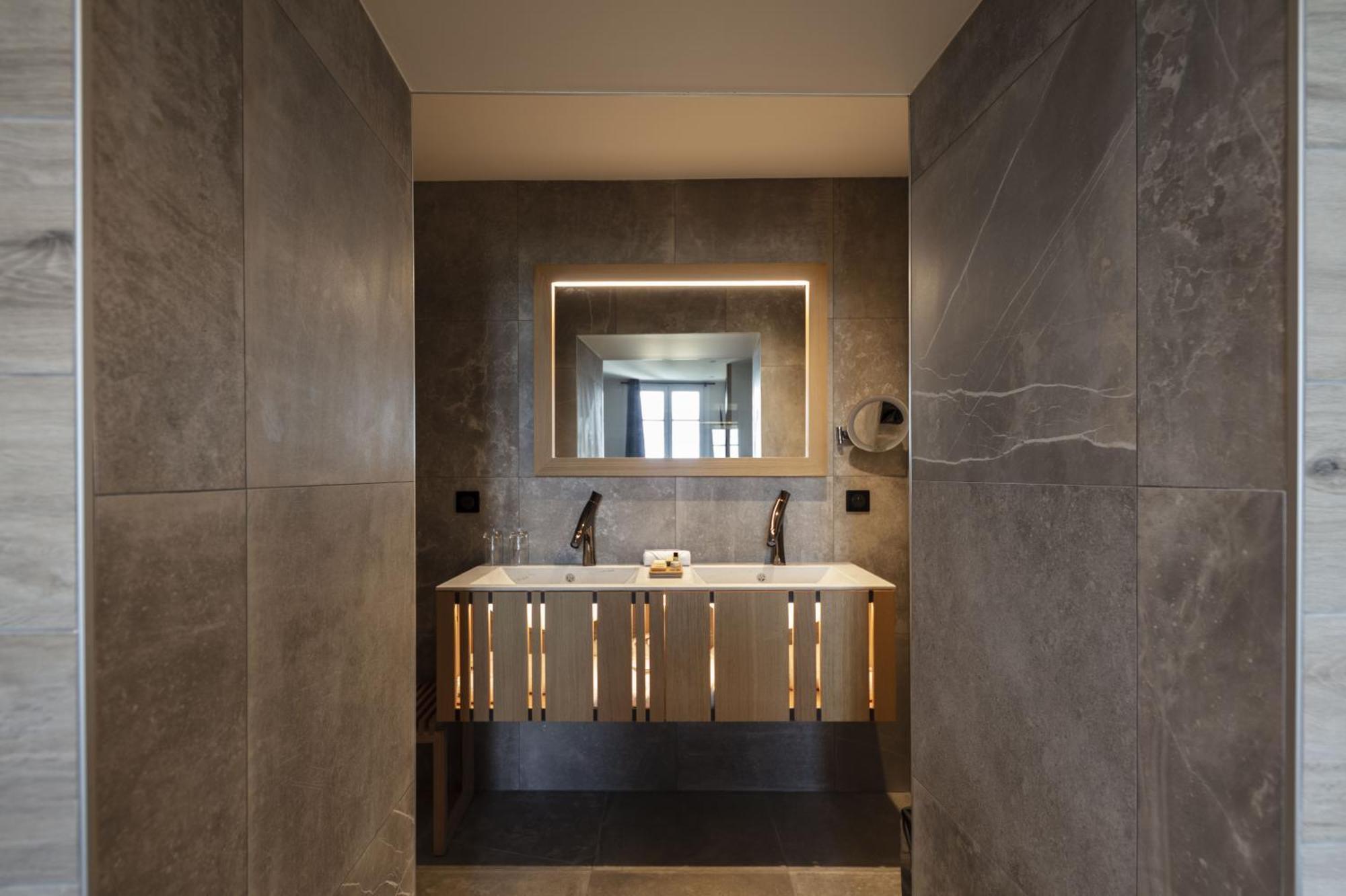 Hotel & Restaurant Origines Par Adrien Descouls - Teritoria Le Broc  エクステリア 写真
