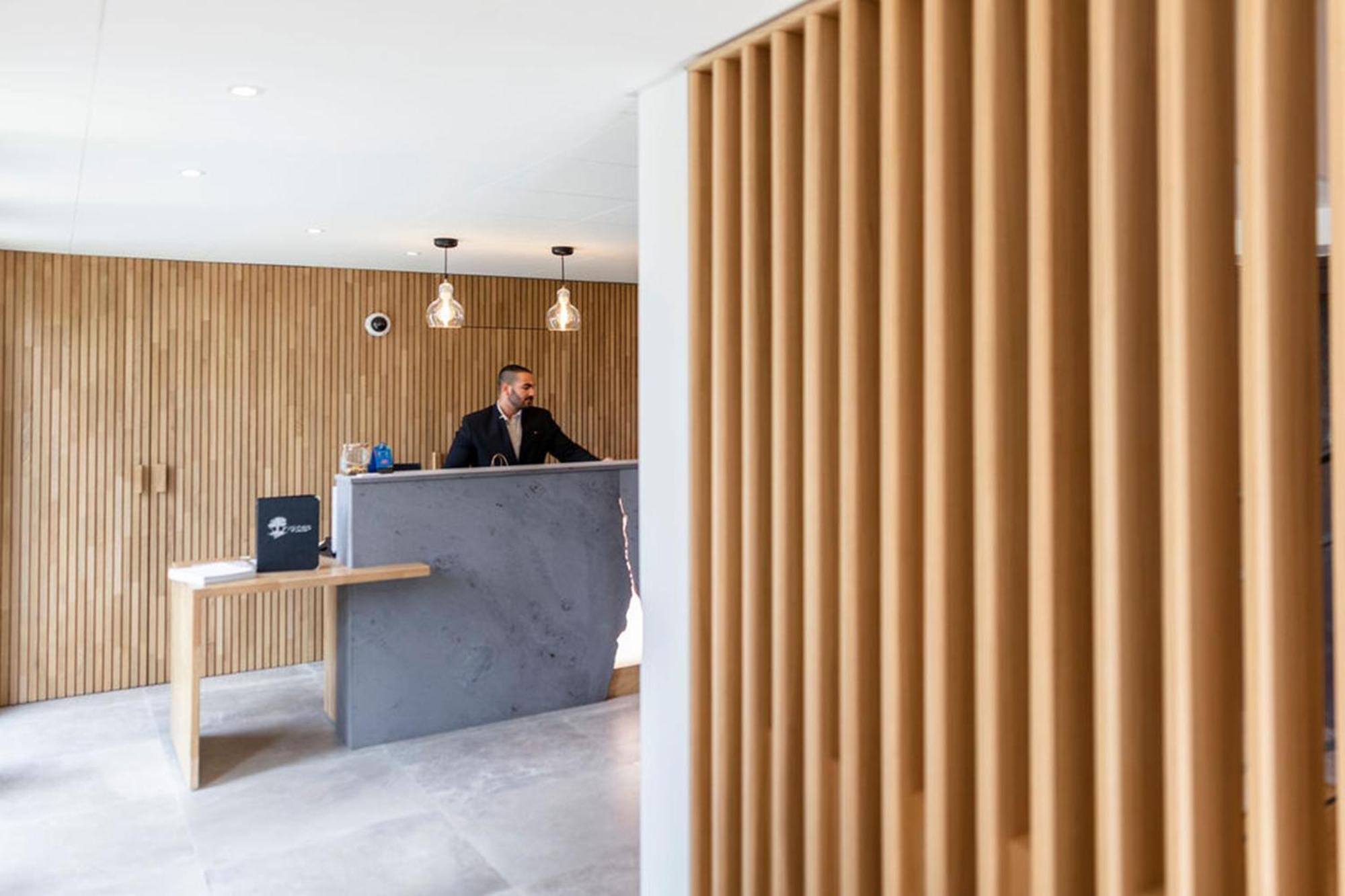 Hotel & Restaurant Origines Par Adrien Descouls - Teritoria Le Broc  エクステリア 写真