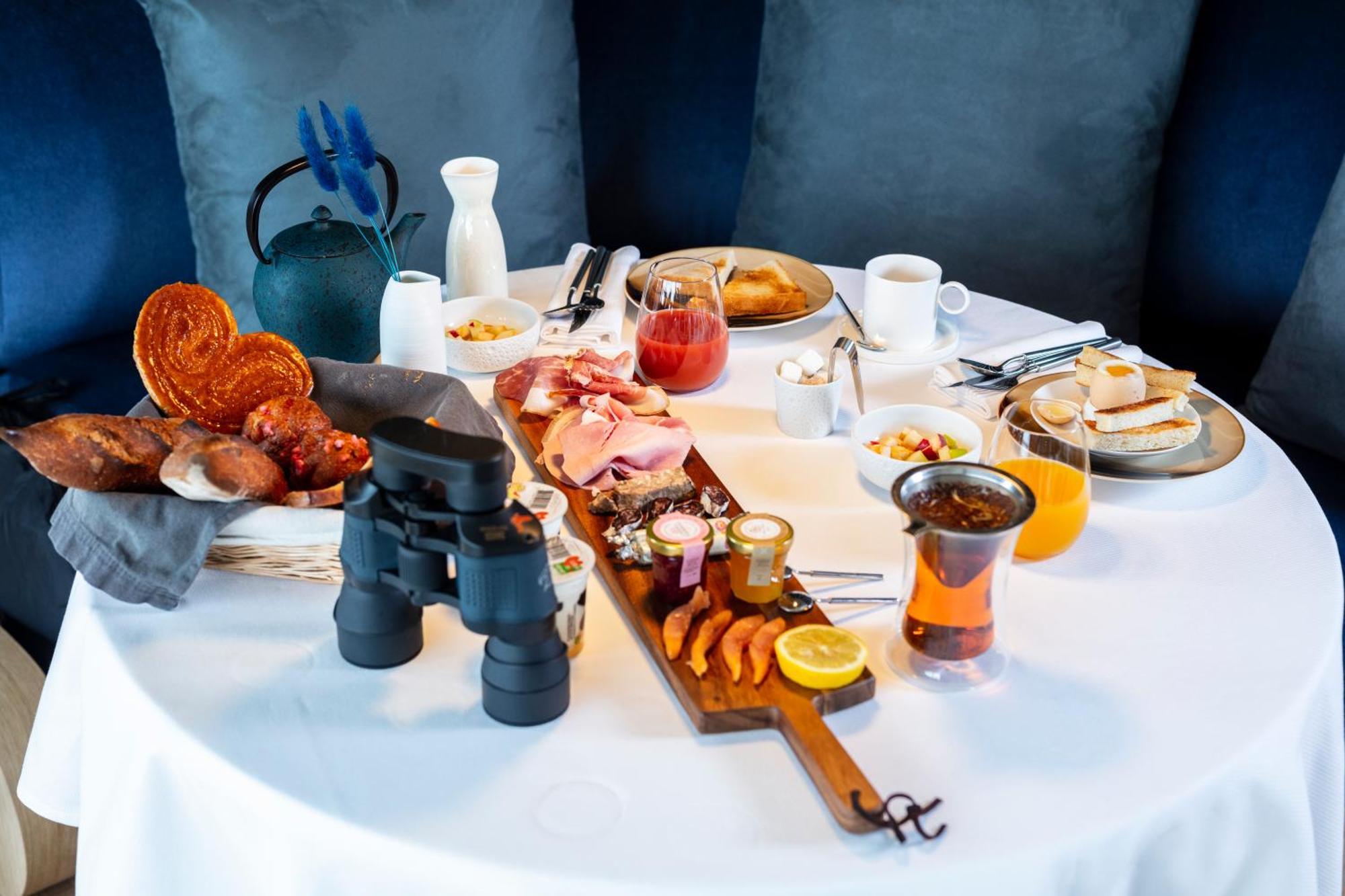 Hotel & Restaurant Origines Par Adrien Descouls - Teritoria Le Broc  エクステリア 写真